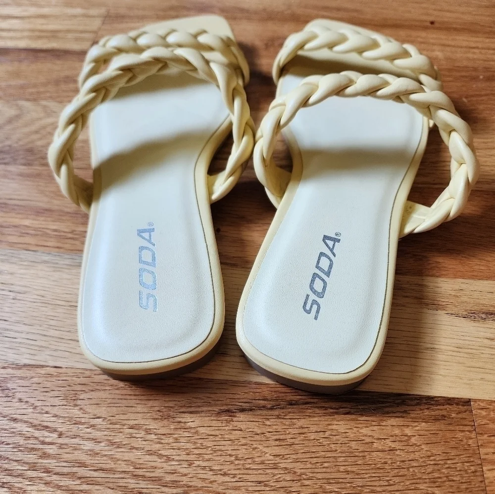 Soda Vault braided vegan leather slip on sandals yellow size 8.5